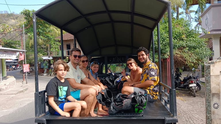 Dive Center pickup in Amed area