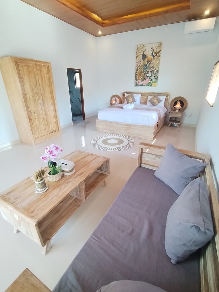 Standard Sea-View Room — interior view 2