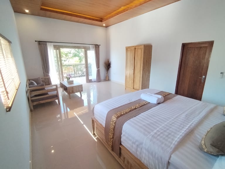 Standard Sea-View Room — interior view 5