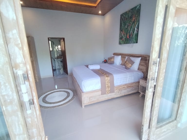 Deluxe Sea-View Room — interior view 2