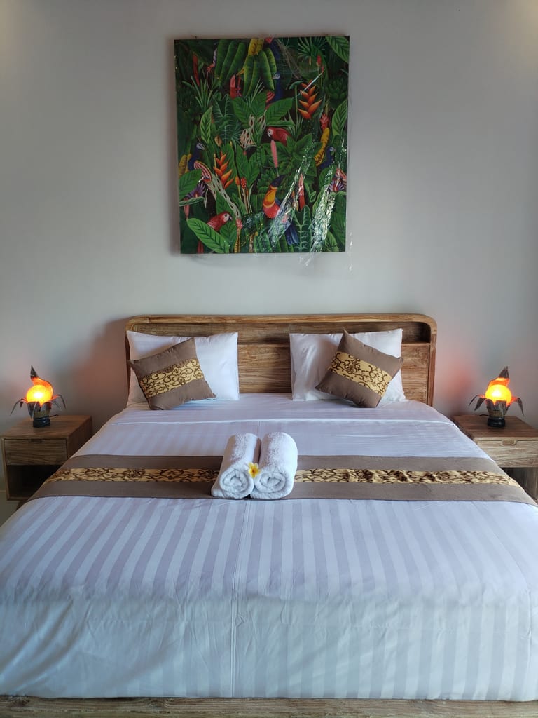 Deluxe Sea-View Room — interior view 3